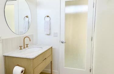 Retro Rendezvous Pool and Spa MidCentury Modern Home - Foto 25