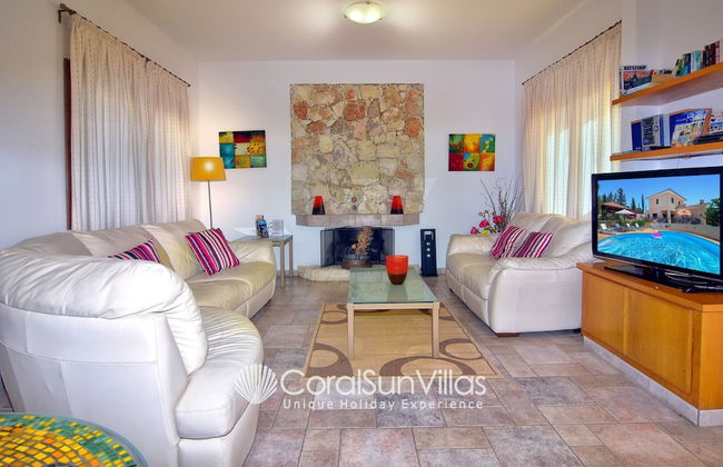 Large Pool & Garden, Billiard, Peaceful Area, Near to the Sea, Coral Bay Paphos - Foto 18