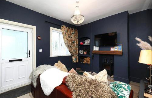 Cosy 2-Bed Home by Pink Flamingo Holdings, Perfect for Business & Groups - Photo 11