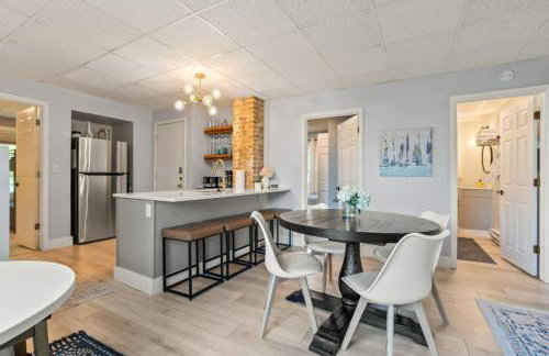 Walk to the Beach! - Free Parking - Fire Pit - Photo 9