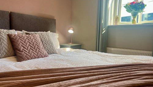 The Orchid-Central Beeston-Private Apartment-SmartTV-Free Wi-Fi-Tram-Parking - Foto 4