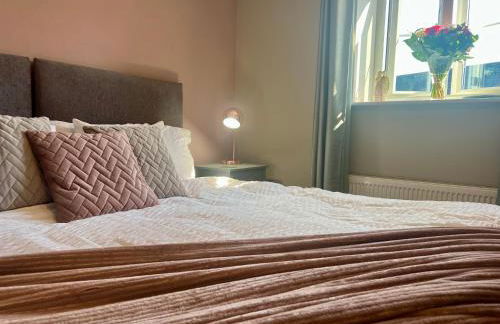 The Orchid-Central Beeston-Private Apartment-SmartTV-Free Wi-Fi-Tram-Parking - Foto 5