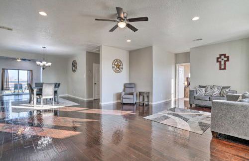 Peaceful Atascosa Home with Balcony and Deck! - Foto 5