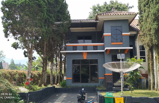 Villa Wahyu 3 Bedroom - Photo 1