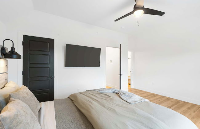 Rocky Shores Retreat - Indoor Pool Open - Photo 4