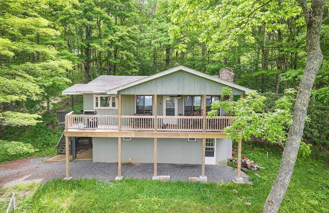 Deck w/ Forest Views, Ping Pong Blue Ridge Mtn Escape Ash Vale by Avantstay - Foto 1