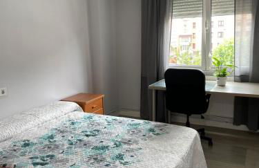 Centro de Gijón con acceso domotizado y buenos acabados - Foto 1