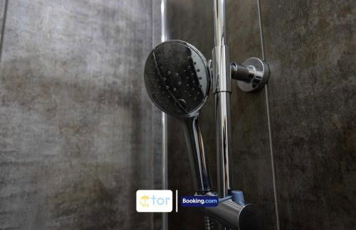 Large 2 Bedroom Apartment By The One Retreats Short Lets & Serviced Accommodation Horley Close To Gatwick Airport - Foto 51