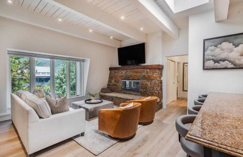 1 Block to Gondola Updated Top-Floor 2BR 2BA - Foto 15