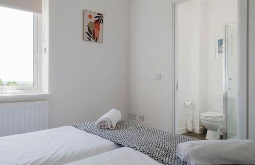 Pristine and Modern Home away from Home - Photo 15