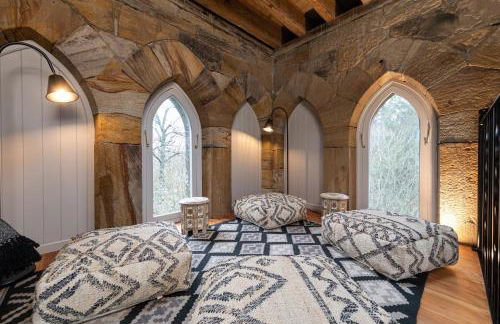 Exceptional Grade II Listed Church Conversion - Foto 4