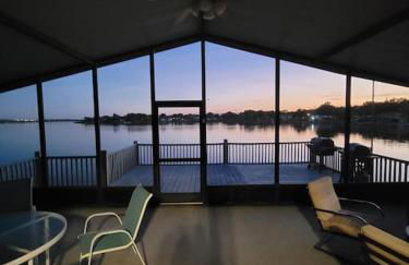 Lake House Retreat - Photo 8