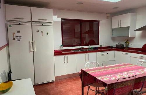 Chalet con piscina vistas y salida a parque natural - Foto 7