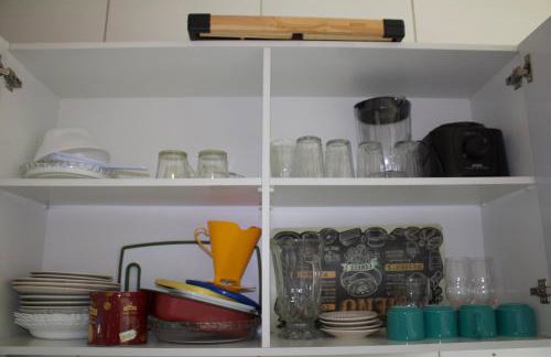 APT Completo - Suíte - 2 Ar-condicionados, Wi-FI, Piscina, garagem, portaria - aconchegante - Foto 20