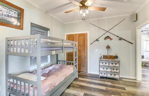 Walk to Sea Isle Beach Group Getaway with Deck! - Foto 18