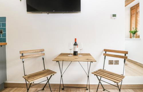 The Netherend Inn - Pet Friendly Haven - Photo 7