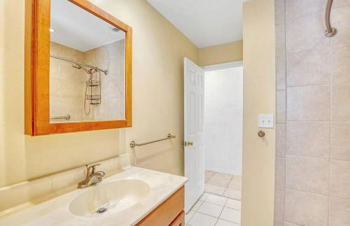 Cozy Beach Walk Home 3BR 2BA + Priv Yard + SmartTV - Foto 15