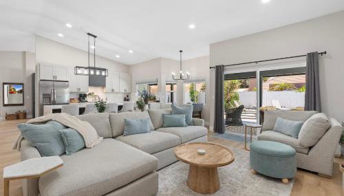 Modern Escape with Pool Ping Pong & Putting Green - Foto 2