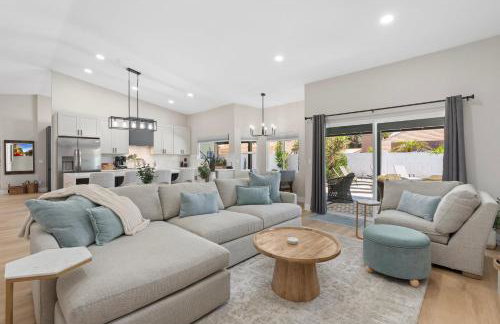 Modern Escape with Pool Ping Pong & Putting Green - Foto 2