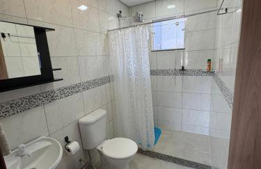 Apartamento com Wifi, ar condicionado e estacionamento - Foto 8