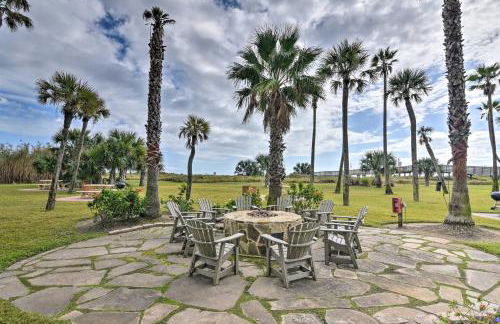 Pool and Beach Access Oceanfront Galveston Condo - Foto 26