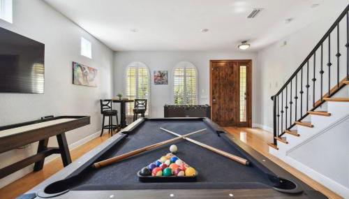 Tampa Private Large House, Game Room & Backyard - Sleeps 12, 4bdr, 3bth, Quiet Community, Near Everything in Tampa & St Pete - Foto 4