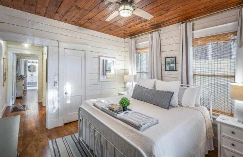 Historic 1926 Summerwind with Heated Pool - 3 Blocks to Beach - Foto 9