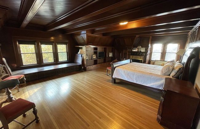 Offutt Manor - Photo 2