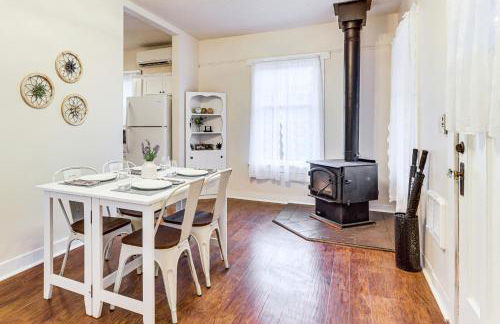 Walkable Location Quaint Cottage in Forest Grove! - Foto 12