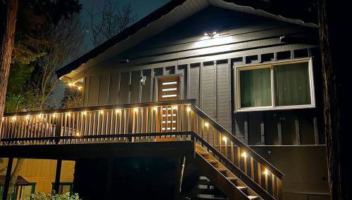 Beautiful Renovated Cozy Forest Home with Hot Tub in Crestline - Foto 2