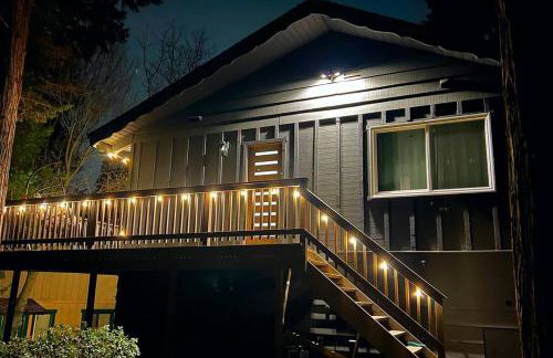 Beautiful Renovated Cozy Forest Home with Hot Tub in Crestline - Foto 2