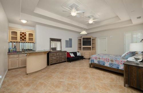 Valley Getaway! Pool House - Photo 8