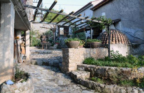 Giorgos' & Noula's Cottage in Desfina village- near Delphi - Foto 14