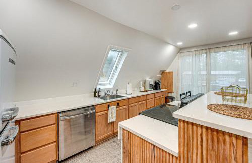 Walk to Fox Lake Pet-Friendly A-Frame with Fire Pit - Foto 8