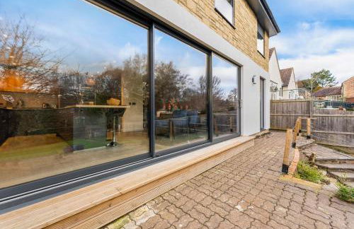 Elegant Retreat in Cheltenham - Garden & Parking Included - Foto 18