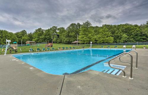 Fire Pit and Games! Secluded Chalet 30 Mi to Montage - Foto 36