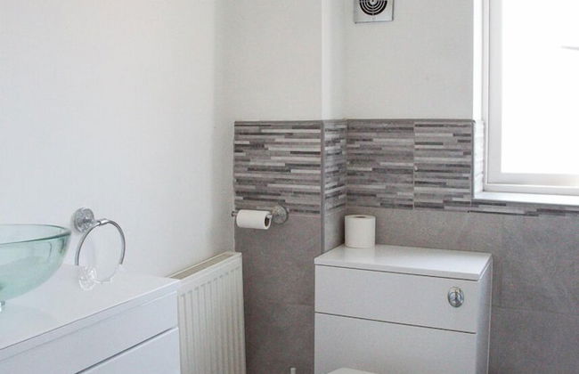 5 Bed Detached House - Sleeps 14 - Photo 35