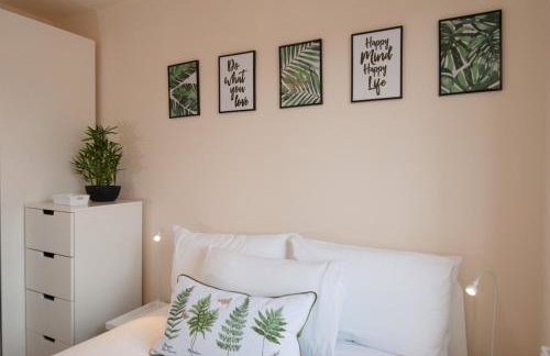 The Wellington - Stylish 3-Bedroom House, Sleeps 8, Ideal for Professionals - Photo 37