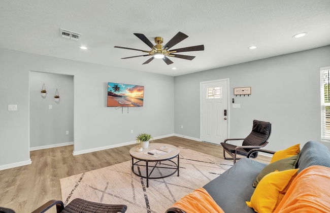 Spacious & Homey 4br/3ba W/amenities Near Downtown - Foto 18