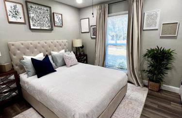 Quiet Stylish Stay with Office Space near Downtown - Foto 19