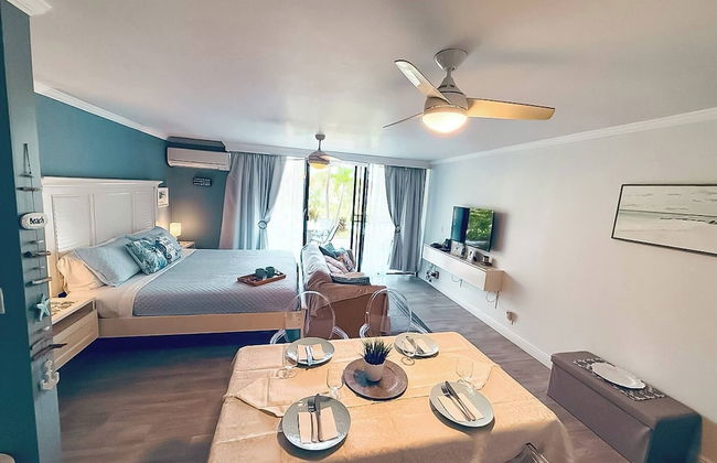 NEW Stunning Beachfront Condo at the Coral Beach - Foto 7