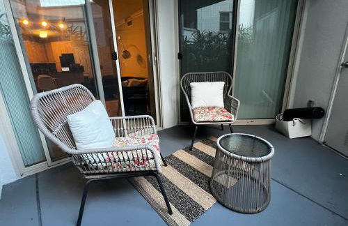 Spacious 1bdrm apartment 10 mins to Cedars-Sinai by car FREE Parking, King bed - Photo 39