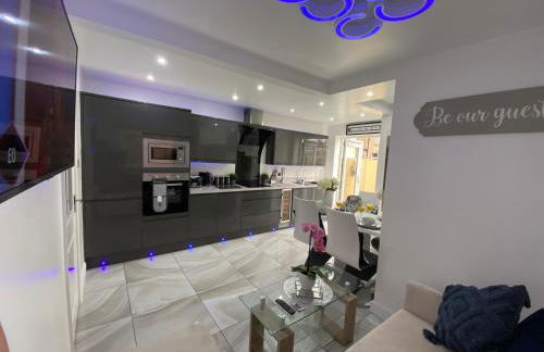 NEW…THE HOTTUB HOUSE BLACKPOOL PLEASURE BEACH - Photo 20