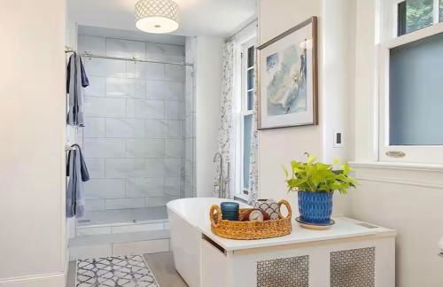 Historic Tudor with River Views & Fun Gaming Room - Foto 18