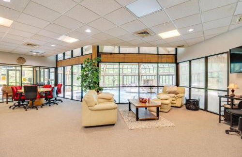 Community Indoor Pool Tannersville Townhome - Foto 37