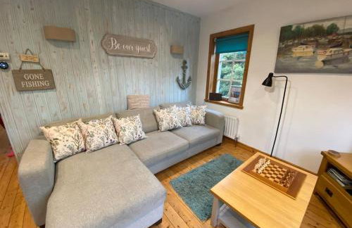 Riverside Cottage with balcony and fishing jetty - Foto 7