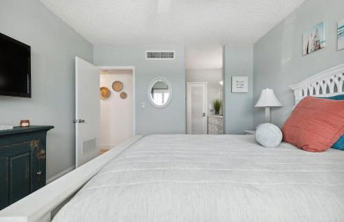 Sunrise at the Beach - 2BR Apt with Scenic Views - Foto 15