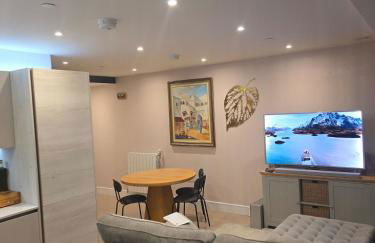 enjoy the elegance of staying in the art deco home - Photo 6