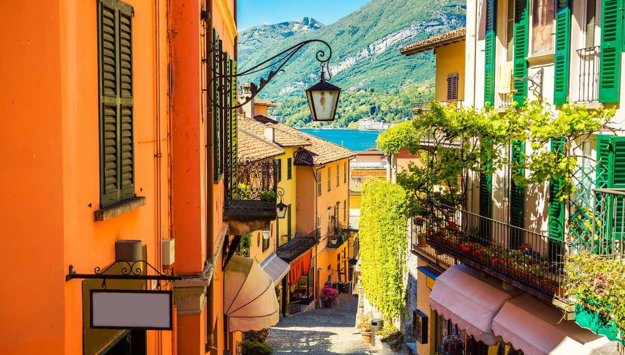 Colourful streets in Bellagio