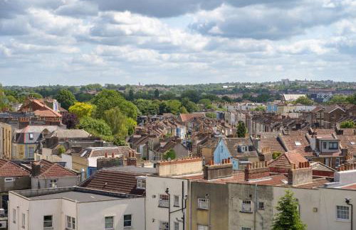 Apartment with Cityscape Views & Private Parking - Foto 9